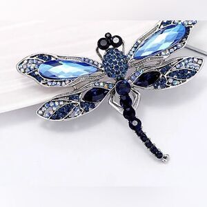 💙 Betsey Johnson sparkling dragonfly brooch 💙